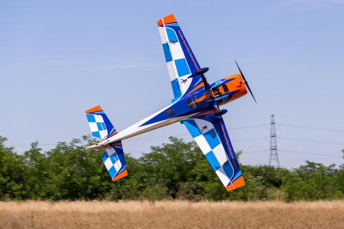  MG 0383